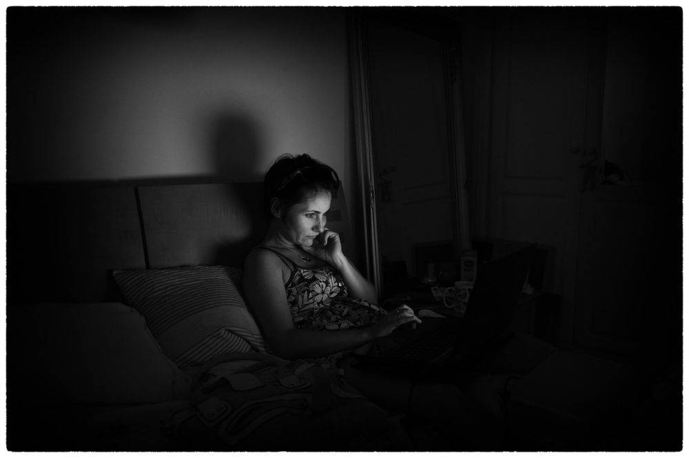 picture of woman in dark dealing with effects of blue light from a computer screen