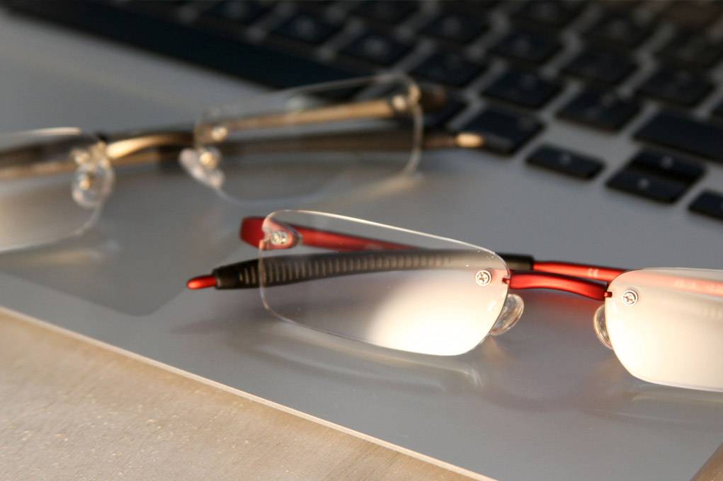 Style Guide to Visualites Lightweight Rimless Readers