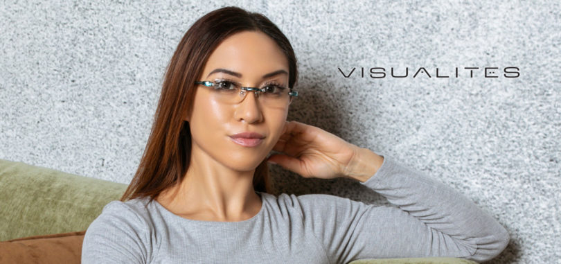 woman wearng Visualites reading glasses