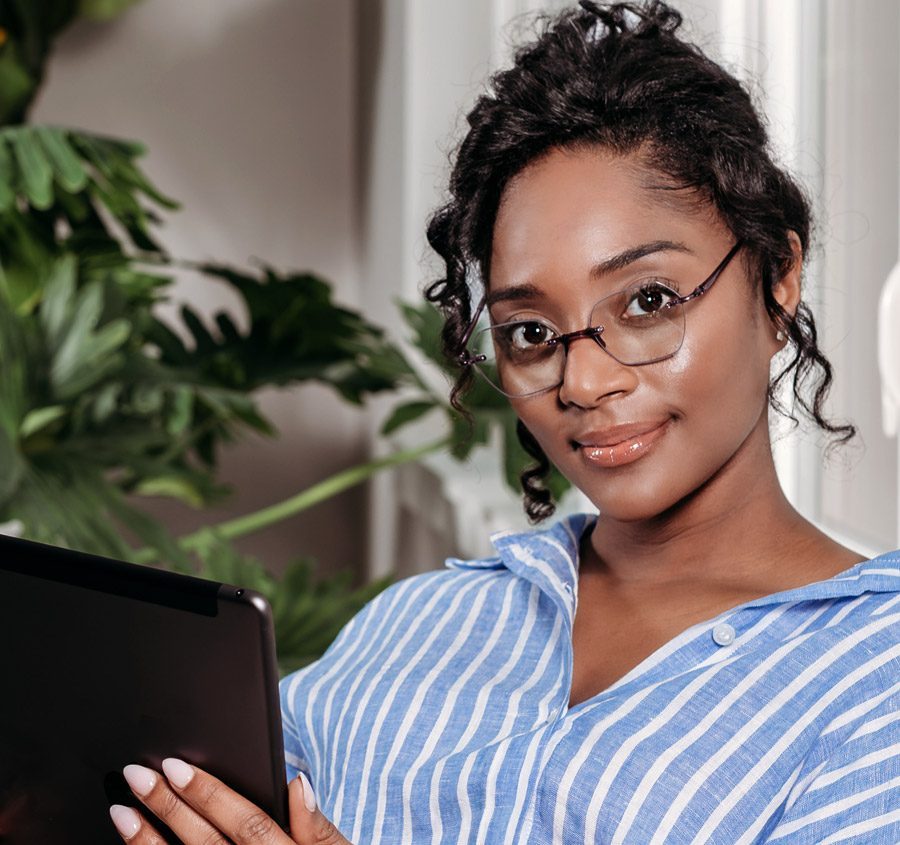 Women Wearing Glasses From The Visualites Moderne Reading Glasses Collection