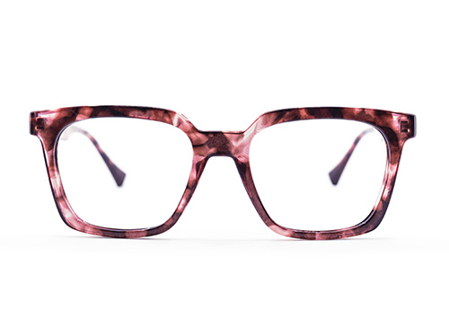 Close-up of the Réveur full frame reading glasses in Rose color