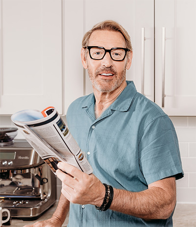 Man wearing comfortable reading glasses from Visualites with PC Ultra light lenses